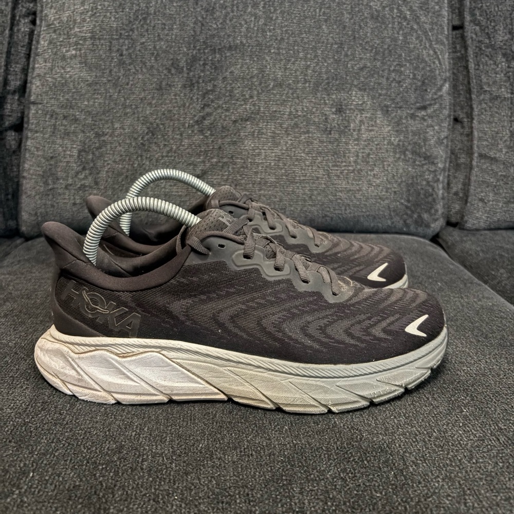 Hoka One One Womens Arahi 6 Sneakers Size 9.5 Black Running Shoe